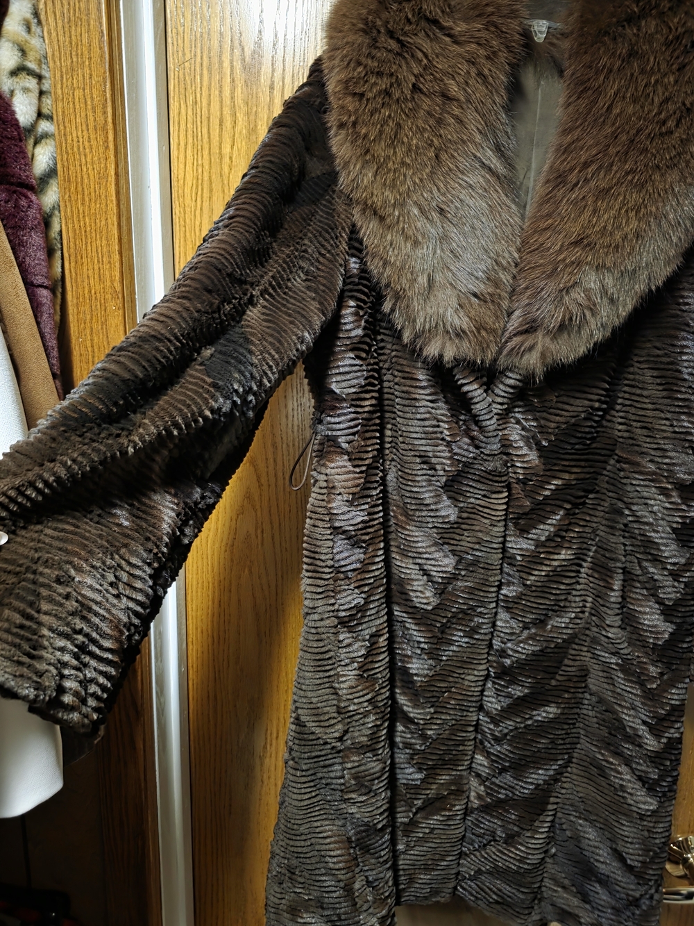 Carson Pirie Scott Brown Carved Sheared Beaver Fur Coat Genuine Fox Collar, SZ M - Picture 3 of 6